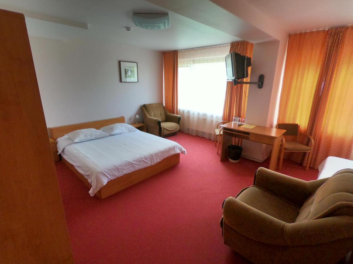 Hotel Madona Hotell 3*